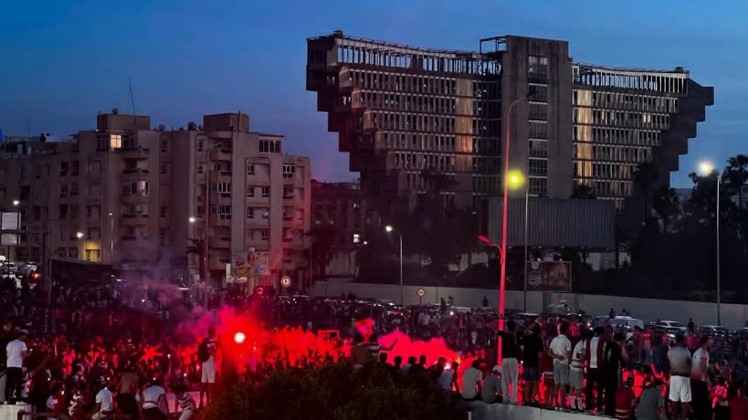 جماهير الافريقي تحتفل بالبطولة في مركب النادي جماهير الافريقي تحتفل بالبطولة في مركب النادي