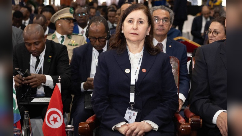 رئيسة الحكومة تحضر اشغال الجلسة الافتتاحية للقمة الأفريقية الفرنسية "إفريقيا إلى الأمام"