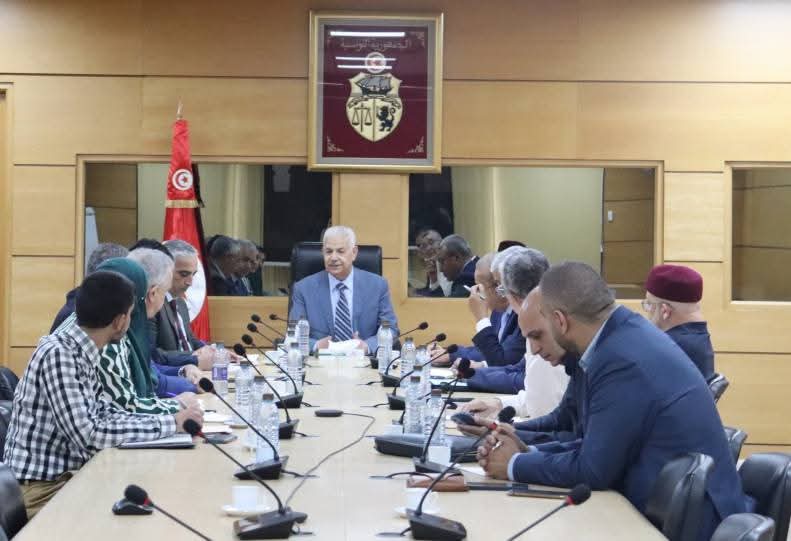 لقاء وزير التجارة بممثّلين عن القطاع الخاص ومهنيين للنظر في وضعية الأسعار والتحكّم فيها
