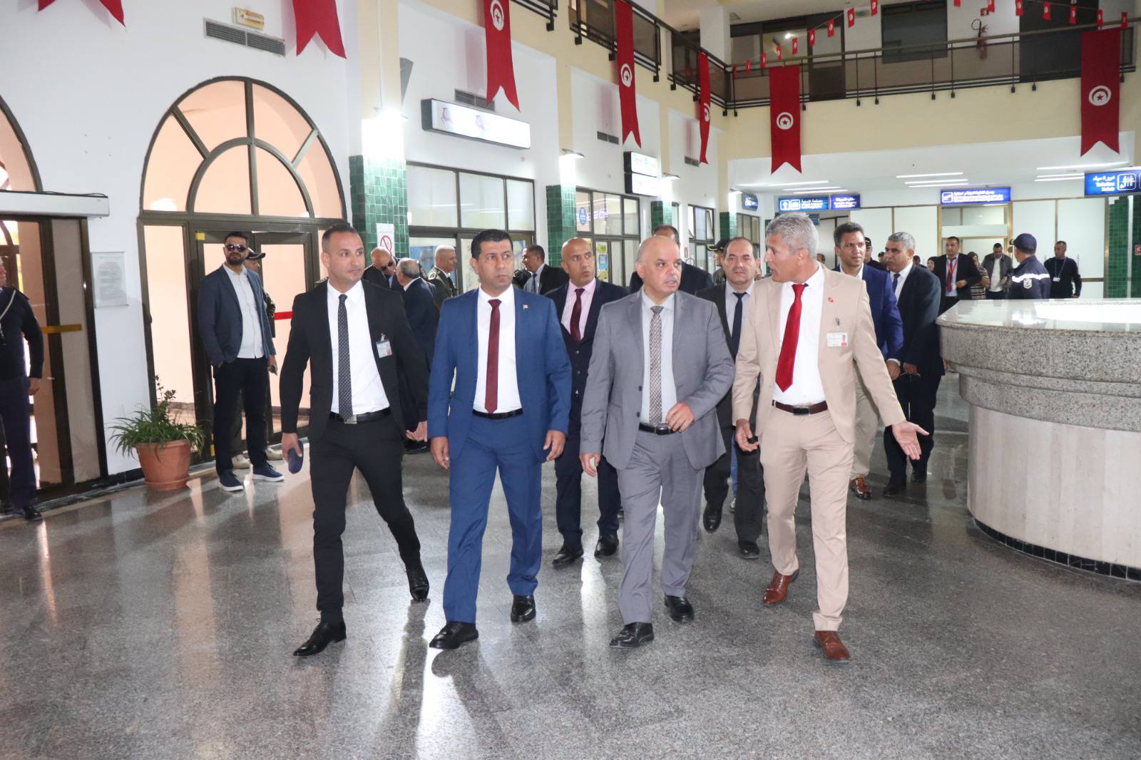 منها  دعوة الشركة الجهوية للنقل للعمل على ترفيع تواتر السفرات.. مُخرجات زيارة وزير النّقل إلى ولاية جندوبة 