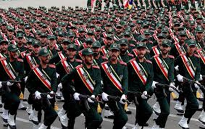 الحرس الثوري الإيراني يعلن السيطرة الكاملة على مضيق هرمز ويعترض سفنا تخالف إجراءات العبور