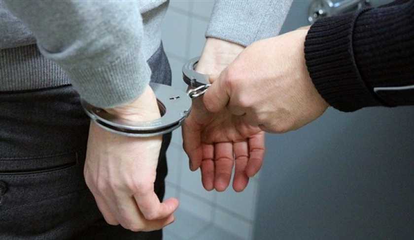  إيداع شابين السجن حجز لديهما مشروبات كحولية