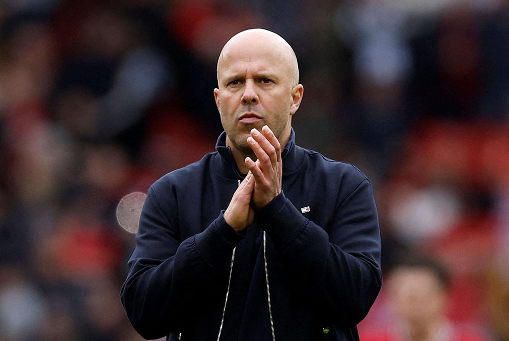 Liverpool dismisses its coach