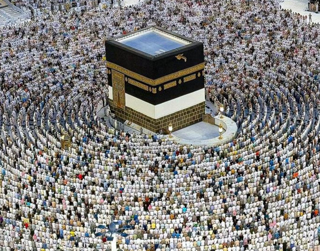 مع اكتمال مناسك الحج.. الحجاج يُؤدون طواف الوداع