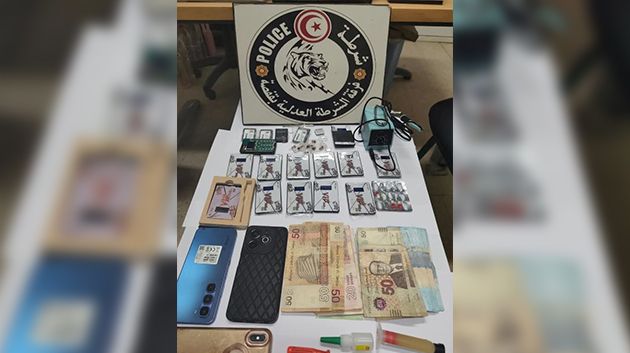 قفصة..الإطاحة بوفاق اختص في بيع معدات للغش في امتحان البكالوريا 