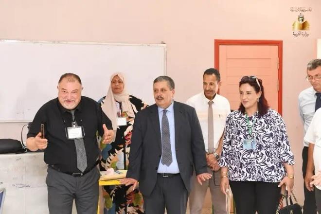وزير التربية يتابع سير عملية إصلاح الاختبارات الكتابية لامتحان البكالوريا بمركز الإصلاح بأريانة