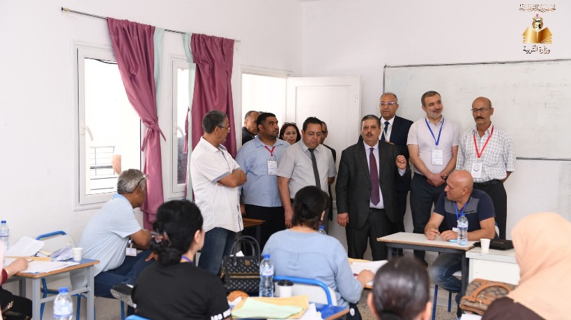 وزير التربية يؤدي زيارة تفقّديّة لمراكز إصلاح امتحان الباكالوريا بجهة بن عروس