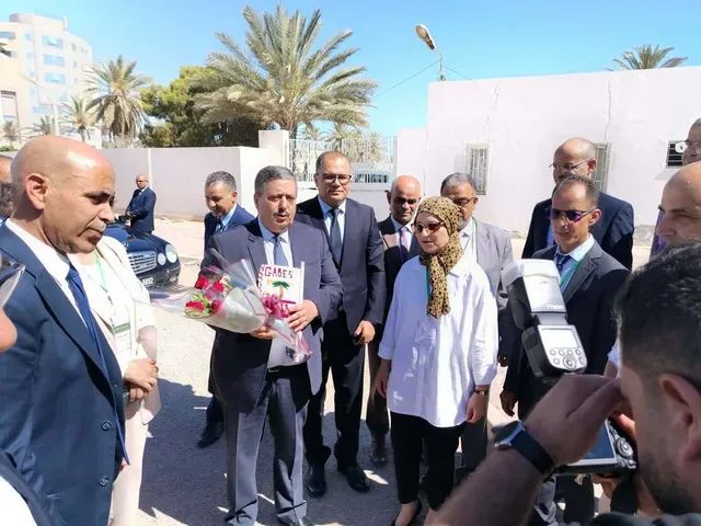   قابس.. وزير التربية يؤدي زيارة غير معلنة إلى قابس