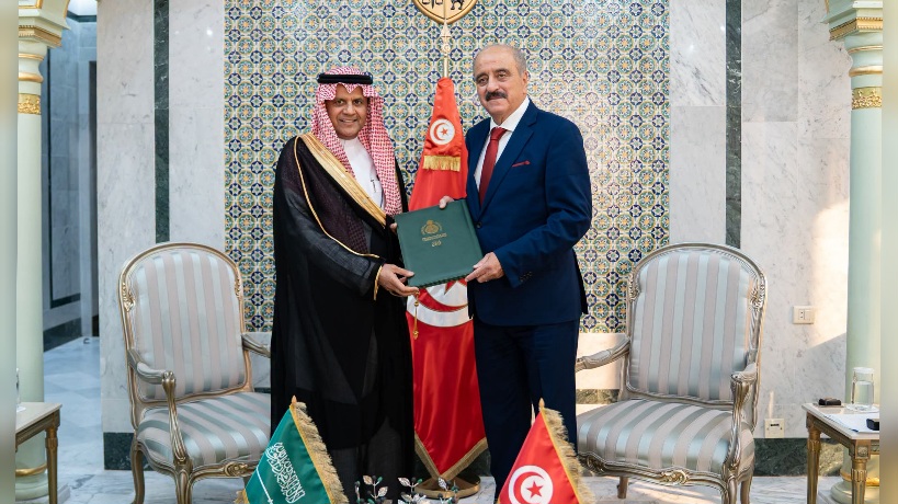 وزيرالشؤون الخارجية يتسلم نسخة من أوراق اعتماد السفير السعودي الجديد