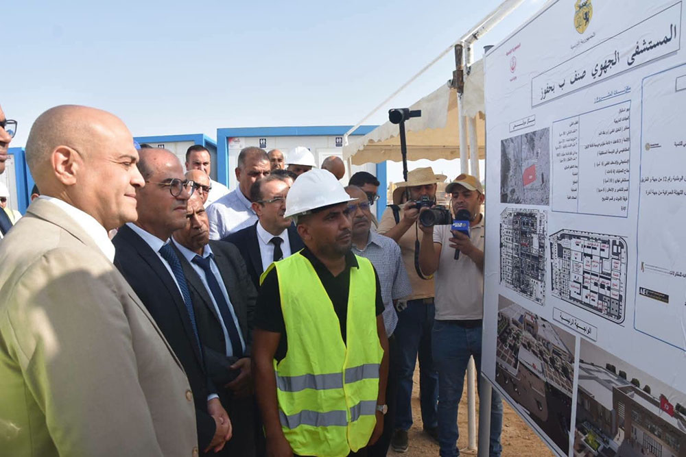 القيروان.. وزير التجهيز يعاين تقدم أشغال المستشفى الجهوي بحفوز ويتابع أشغال الطريق السيارة تونس - جلمة