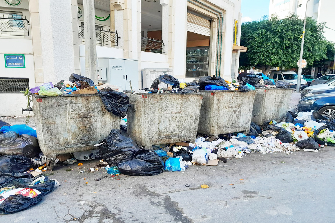 تسببت في تزايد بؤر التلوث وانتشار الروائح الكريهة..   تراكم الفضلات في أغلب المدن ومطالبة بالتدخل العاجل