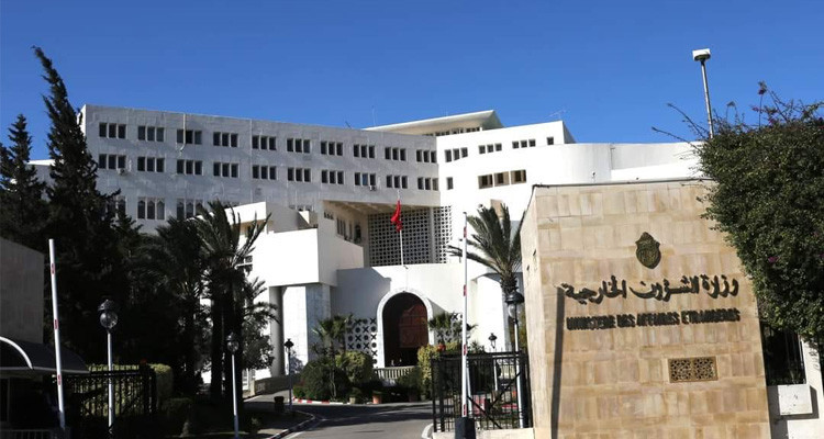تونس تستدعي السفيرة الفرنسية وتبلغها احتجاجًا شديد اللهجة بخصوص حوار تلفزي مع أحد المطلوبين للعدالة التونسية 