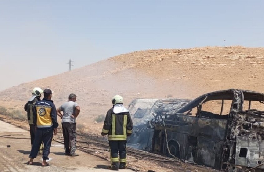 غضب شعبي يجتاح طرابلس.. مظاهرات وإغلاق طرق للمطالبة بإقالة رئيس شركة الكهرباء