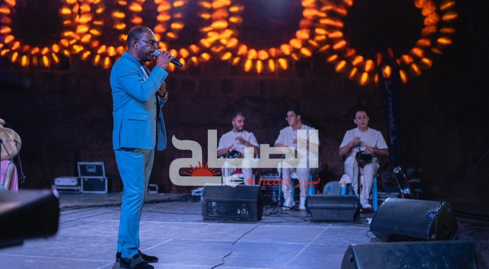  محمد علي لسمر يلهب المسرح الأثري بأوذنة في سهرة شعبية استثنائية عنوانها الأصالة والطرب