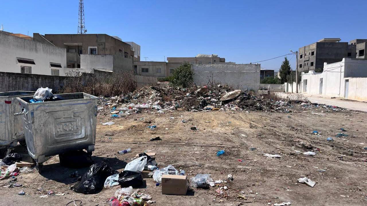 تكدّس النفايات بعدد من أنهج وأحياء مدينتي نابل والحمامات؟!