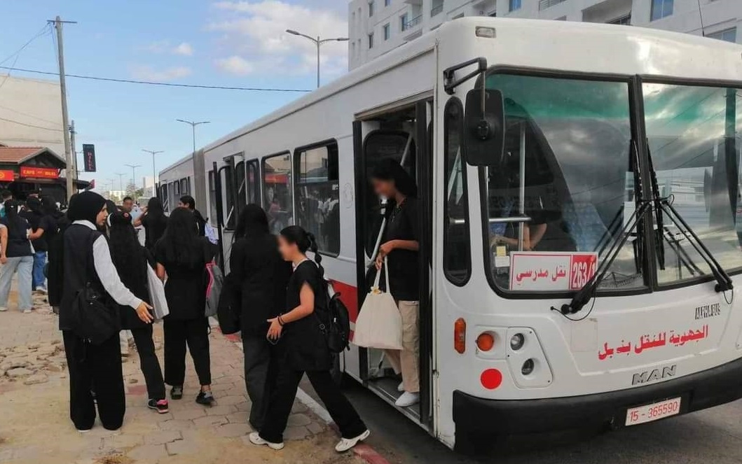 مع اقتراب العودة المدرسية والجامعية.. 151 مكتب بريد لتأمين بيع اشتراكات النقل المدرسية والجامعية..