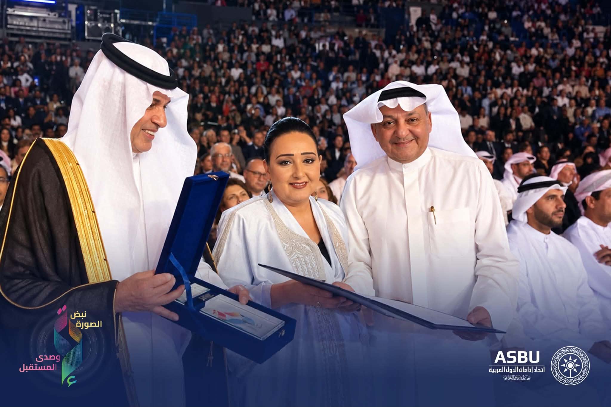    المهرجان العربي للإذاعة والتلفزيون..   سهرة الافتتاح على إيقاعات الأغنية الشبابية.. وتكريم لطيفة القفصي يحظى بتفاعل الحضور بمسرح قرطاج الأثري