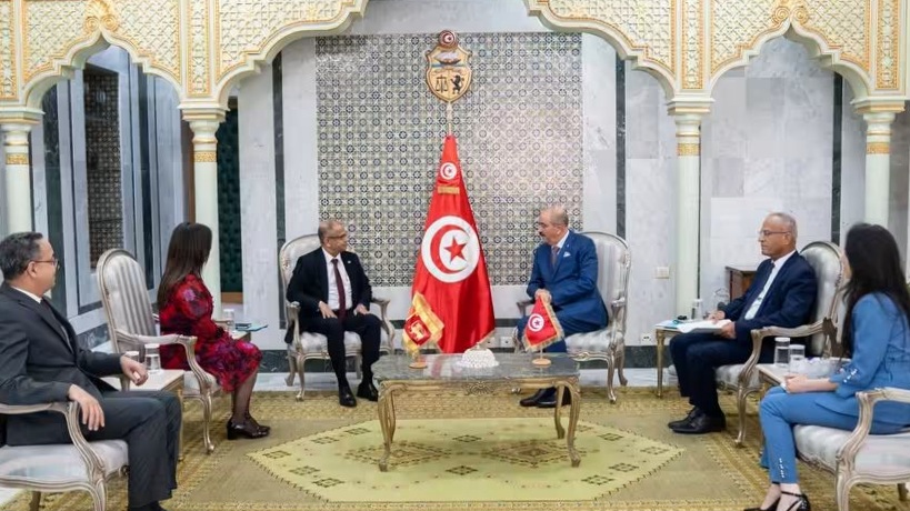 وزير الخارجية يتلقى نسخة من أوراق اعتماد سفير سريلانكا الجديد لدى تونس