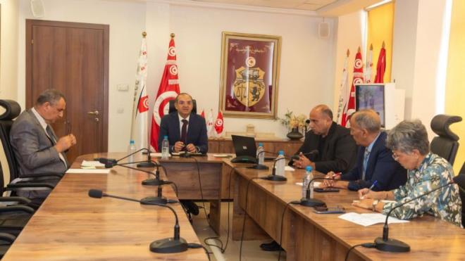 جلسة عمل لمتابعة تقدم إنجاز مركز نداء خاص بهيئة الانتخابات