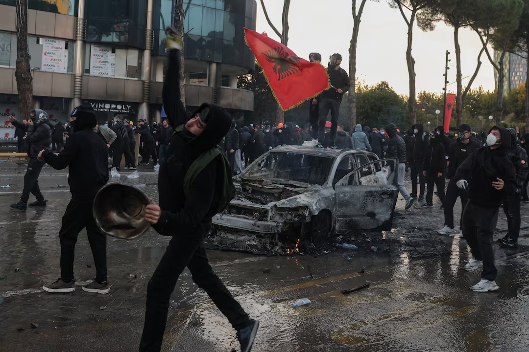 المفوضية الأوروبية تندّد بأعمال العنف خلال مظاهرات طلابية في ألبانيا
