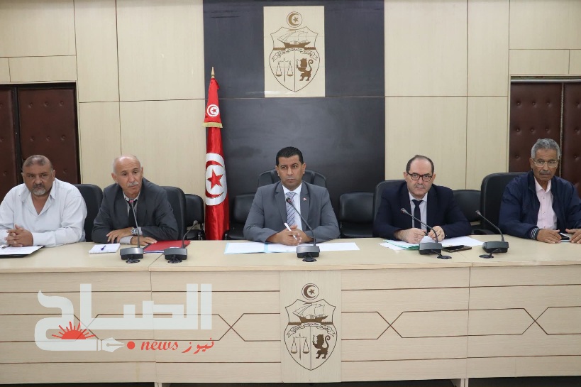 جندوبة تفتح أبواب الاستثمار أمام الشباب.. طبرقة تحتضن أولى الندوات لدفع بعث المشاريع