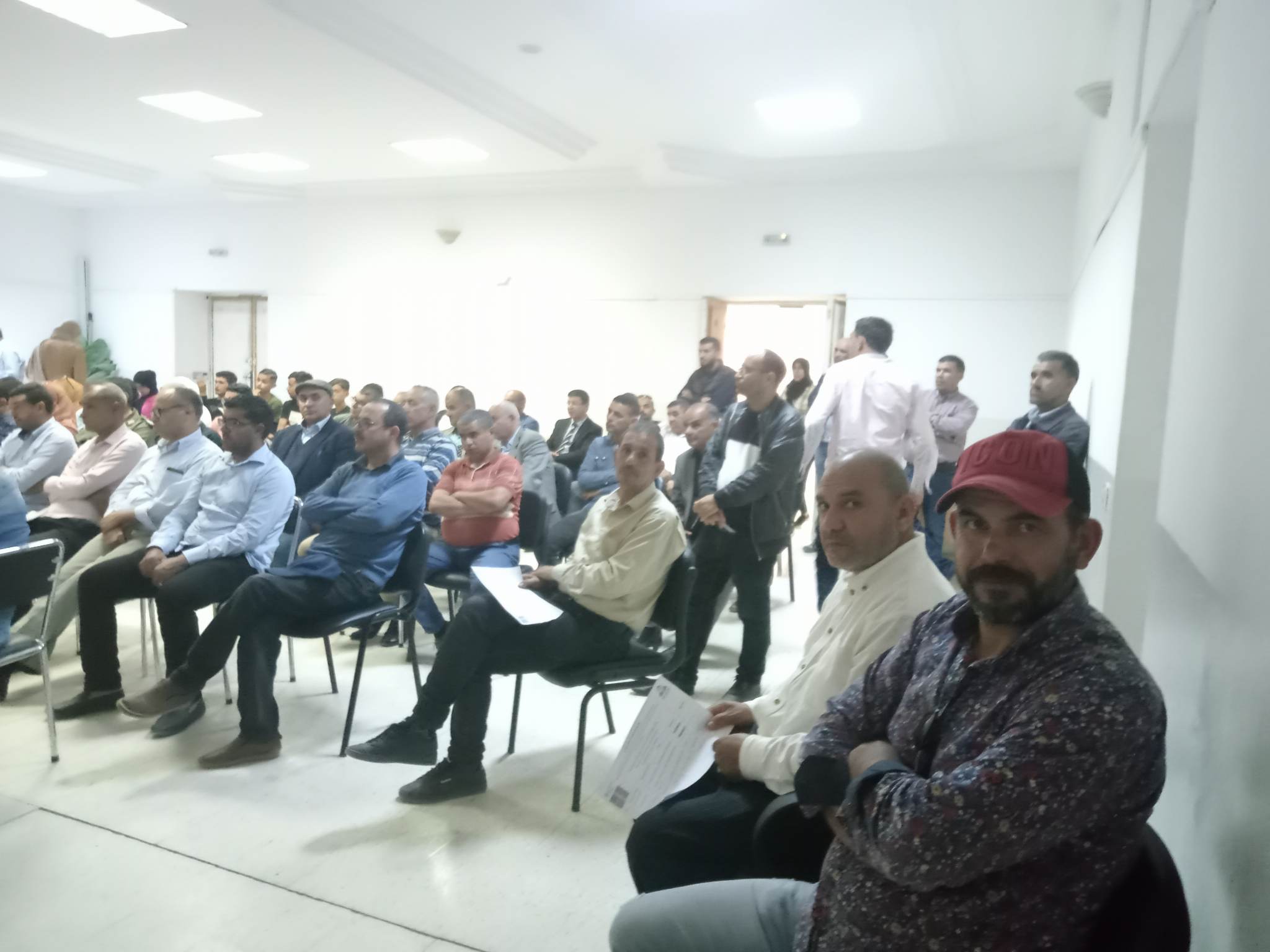 بنقردان .. ورشة تكوينية حول التسيير المؤقت للبلديات .. 4 343027517_230545699569377_417325569185614851_n.jpg