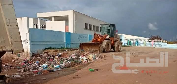 وادي الليل/منوبة .. تنظيف مداخل الملعب البلدي استعدادا للباكالوريا رياضة 1 652783072_1633820654576185_8310838051124824805_n.jpg