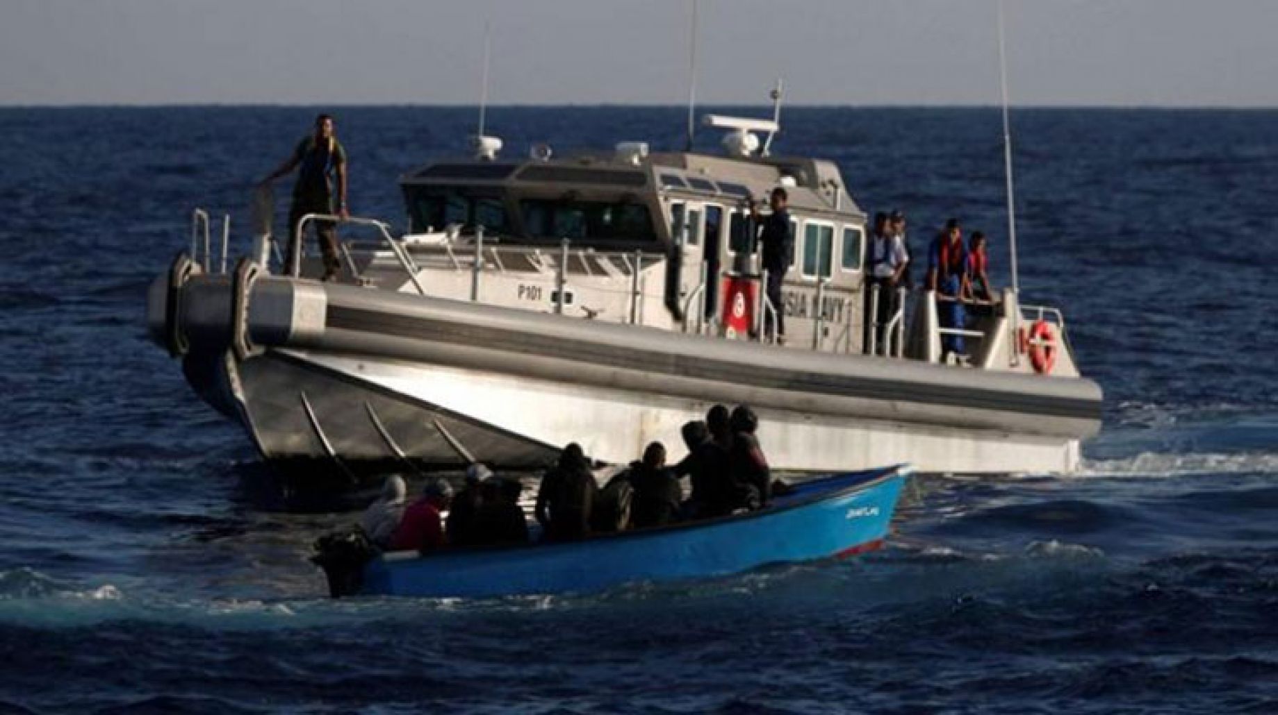 جيش البحر: انقاذ مهاجرين غير شرعيين