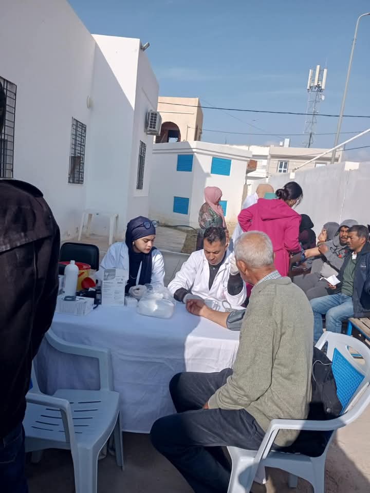 القيروان/عين جلولة.. 350 مواطنا يستفيدون من قافلة صحية متعددة الاختصاصات 2 FB_IMG_1740155308138.jpg