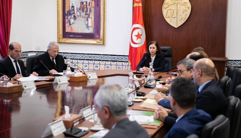  إعادة تشغيل المركب الصّناعي بالمزونة والتسريع في إنجاز عدد من المستشفيات محور اجتماع لجنة المشاريع الكبرى