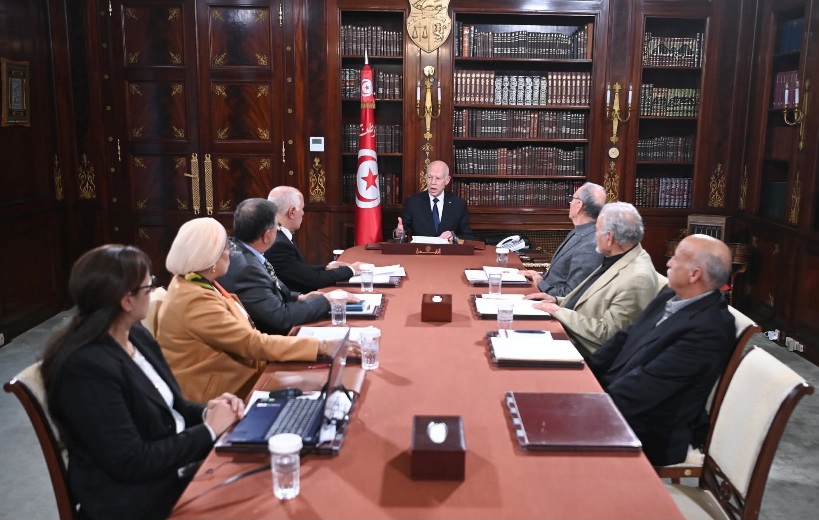 رئيس الجمهورية يسدي تعليماته بدعم الفريق المكلف بإيجاد حلول للوضع البيئي بقابس بهدف الإنتهاء من إعداد التقرير النهائي