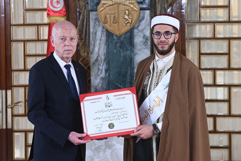 رئيس الجمهورية يشرف على موكب لتوزيع الجوائز على المتفوّقين في المسابقة الوطنيّة لحفظ القرآن الكريم