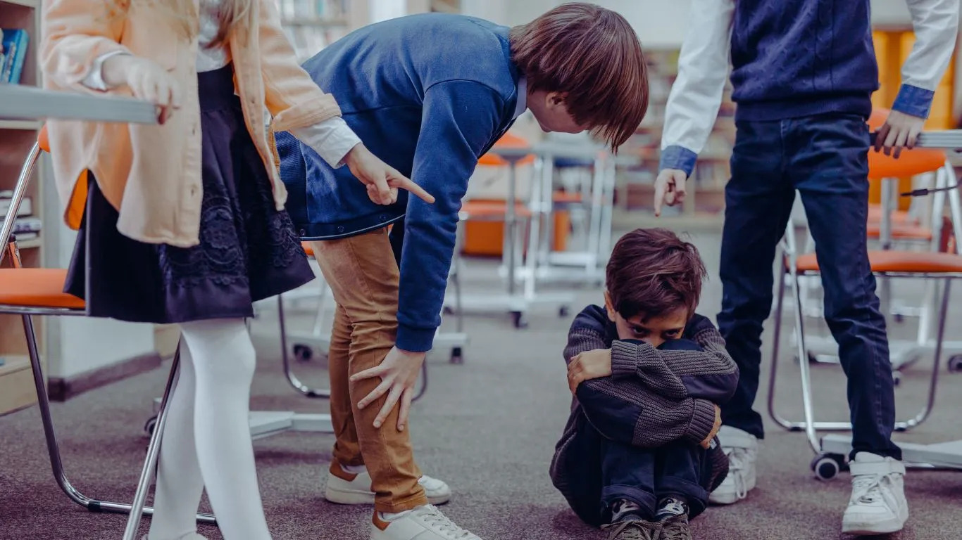  العنف، التنمر، والمخدرات.. ثالوث يهدد النسيج الاجتماعي والتربوي في تونس 