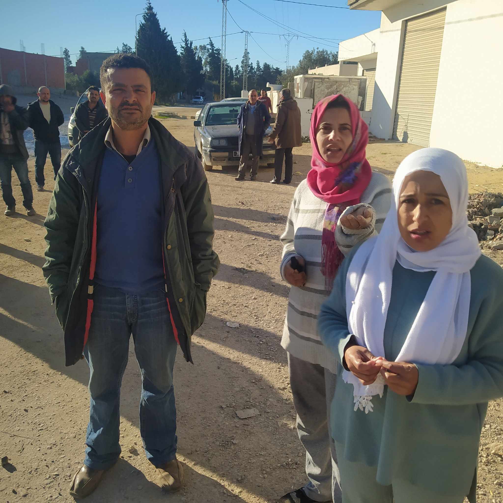 صور/ بسبب رداءة الطريق..اهالي منطقة جبل الحداد بقربة يحتجون 1 received_405470405256035.jpeg