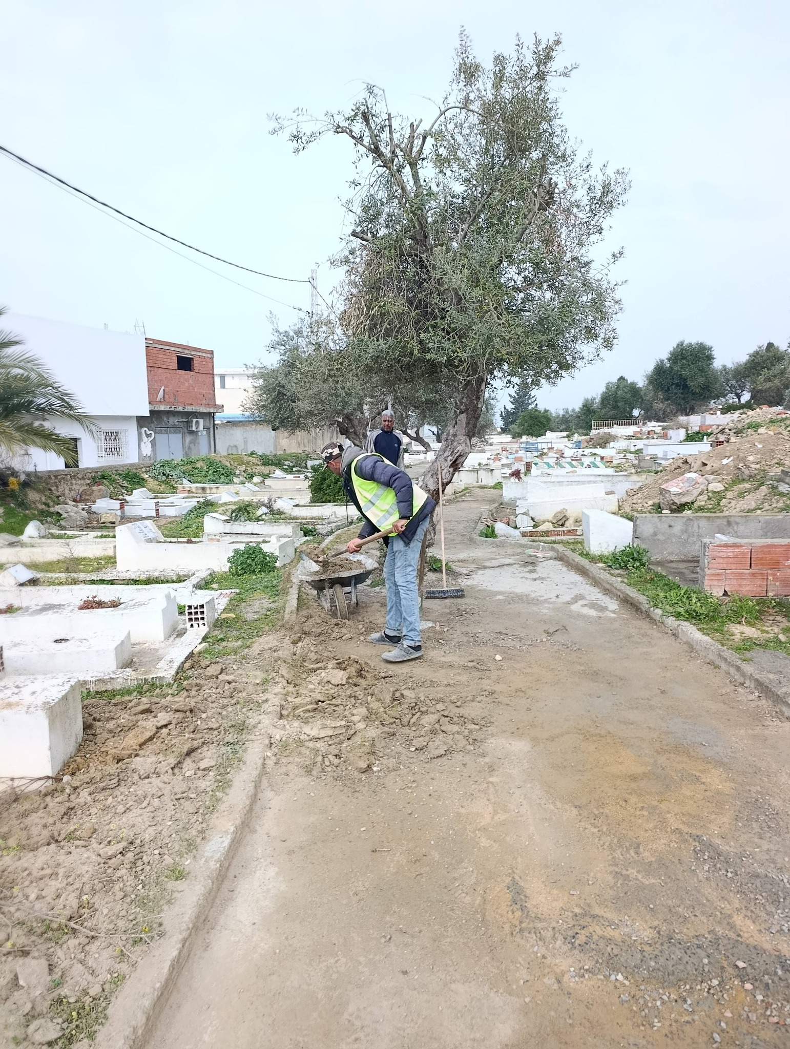 حملة_نظافة_مقبرة_02.jpg