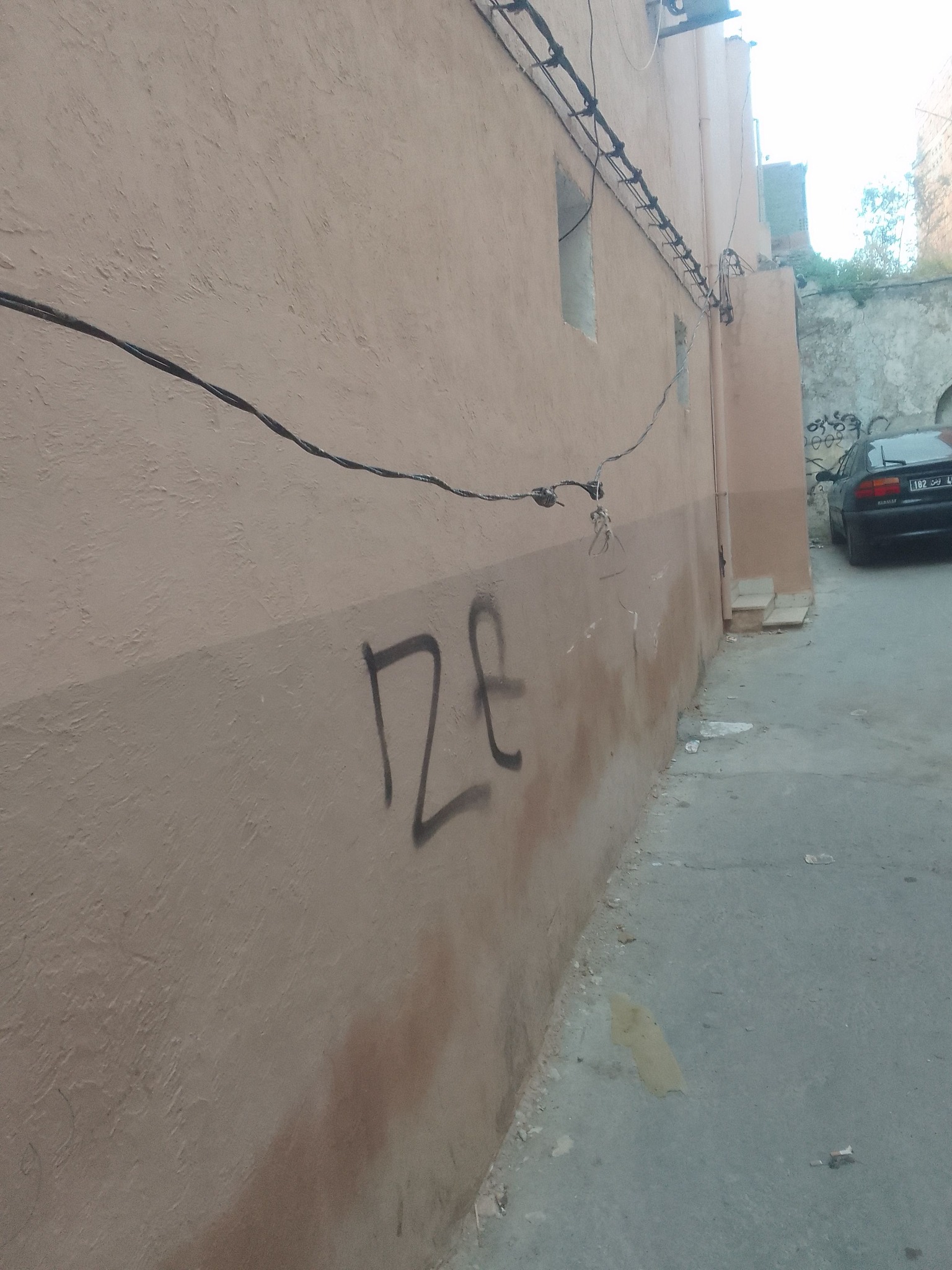 سقوط_سلك_كهربائي_منزل_جميل.jpg